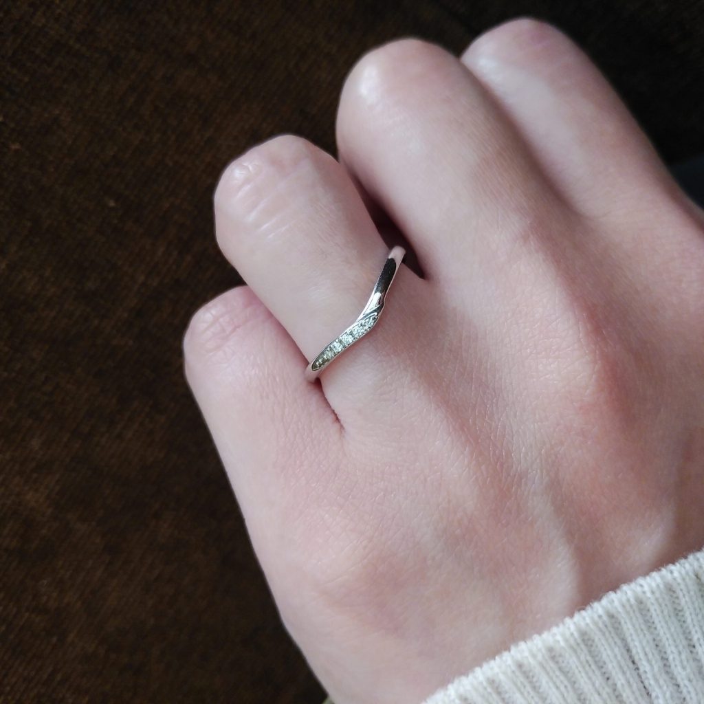 細身の結婚指輪試着