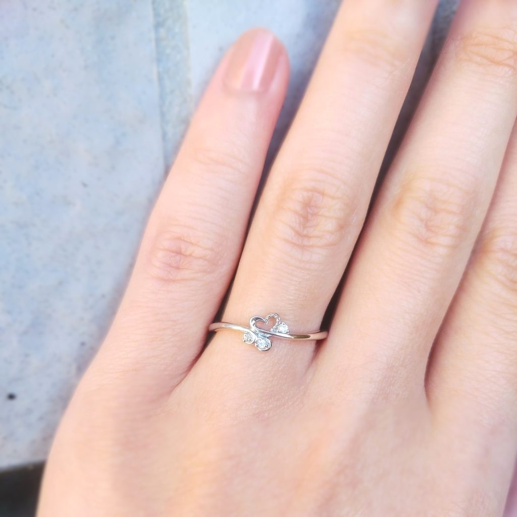 ハートモチーフの結婚指輪試着