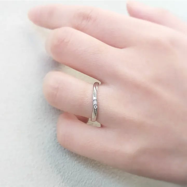 S字の結婚指輪試着