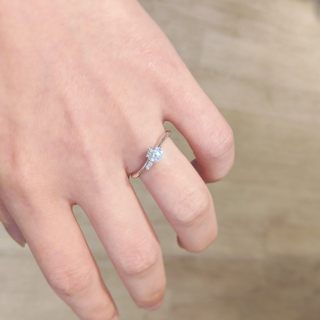 婚約指輪『グレナディエ』試着