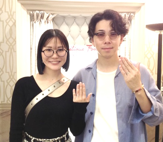 銀座店でご結婚指輪をご成約いただいたカップル様