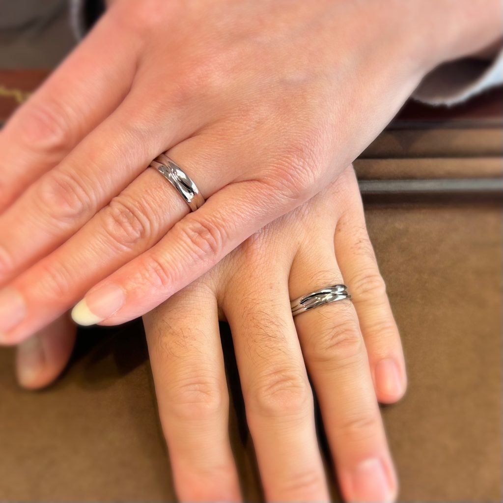 お客様の結婚指輪試着