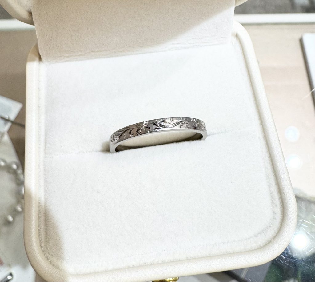 タガネ彫りアレンジをした結婚指輪
