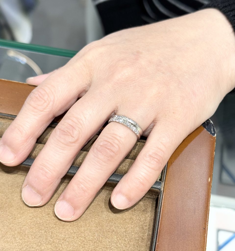 結婚指輪とエタニティリングの重ね着け