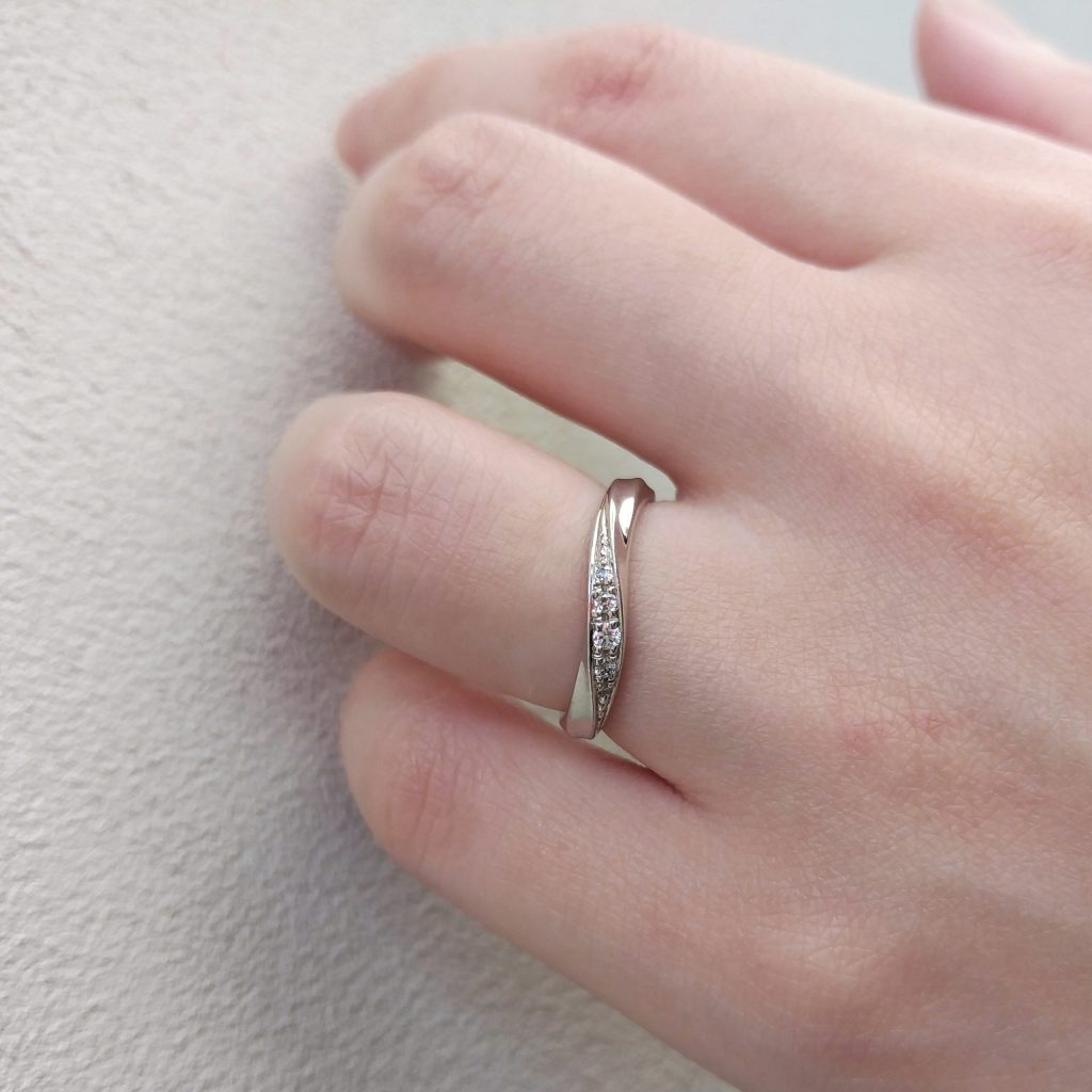 華やかな結婚指輪試着
