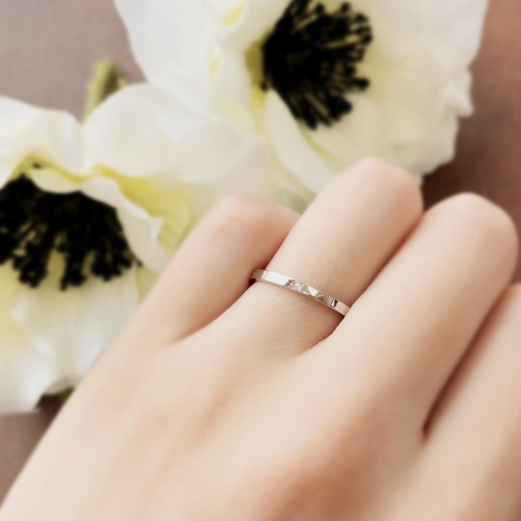 王道の結婚指輪試着