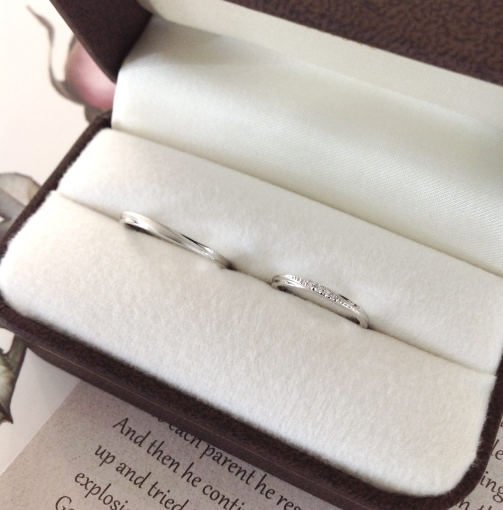 つや消しアレンジをした結婚指輪『ファミーユ』