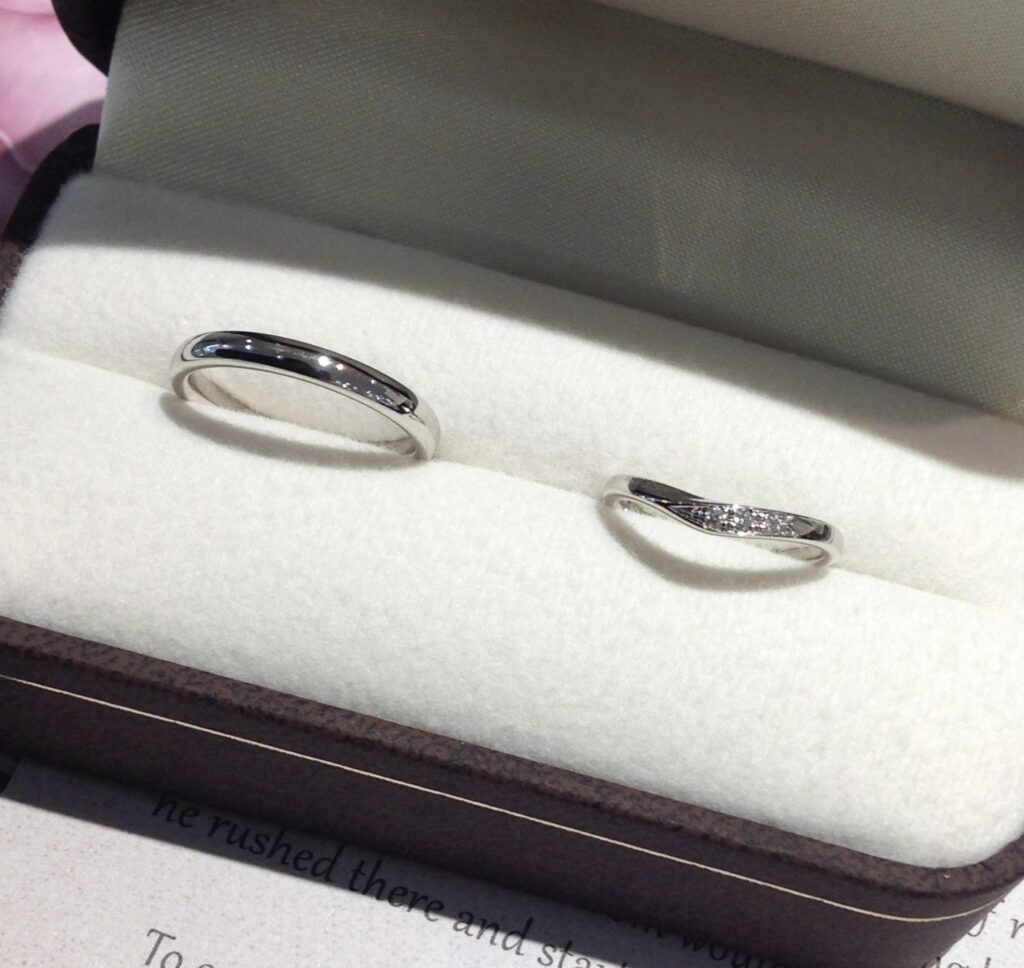完成した結婚指輪『プリエ』と『シャリテ』