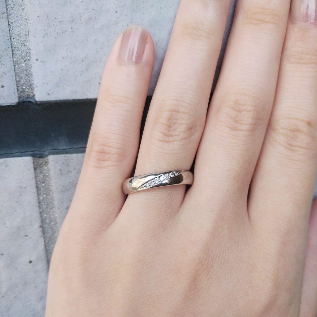 甲丸ストレートの結婚指輪試着