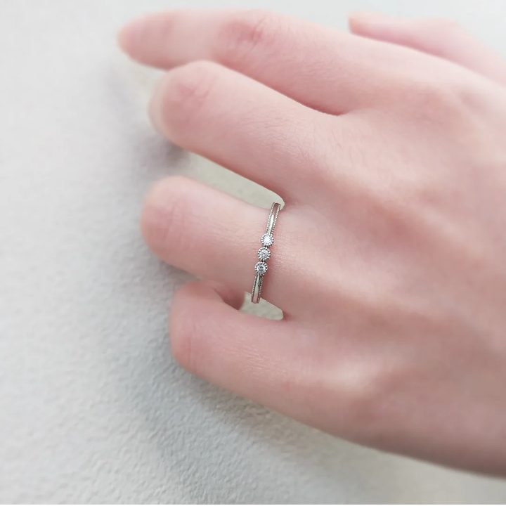 ミル打ちの入った結婚指輪試着