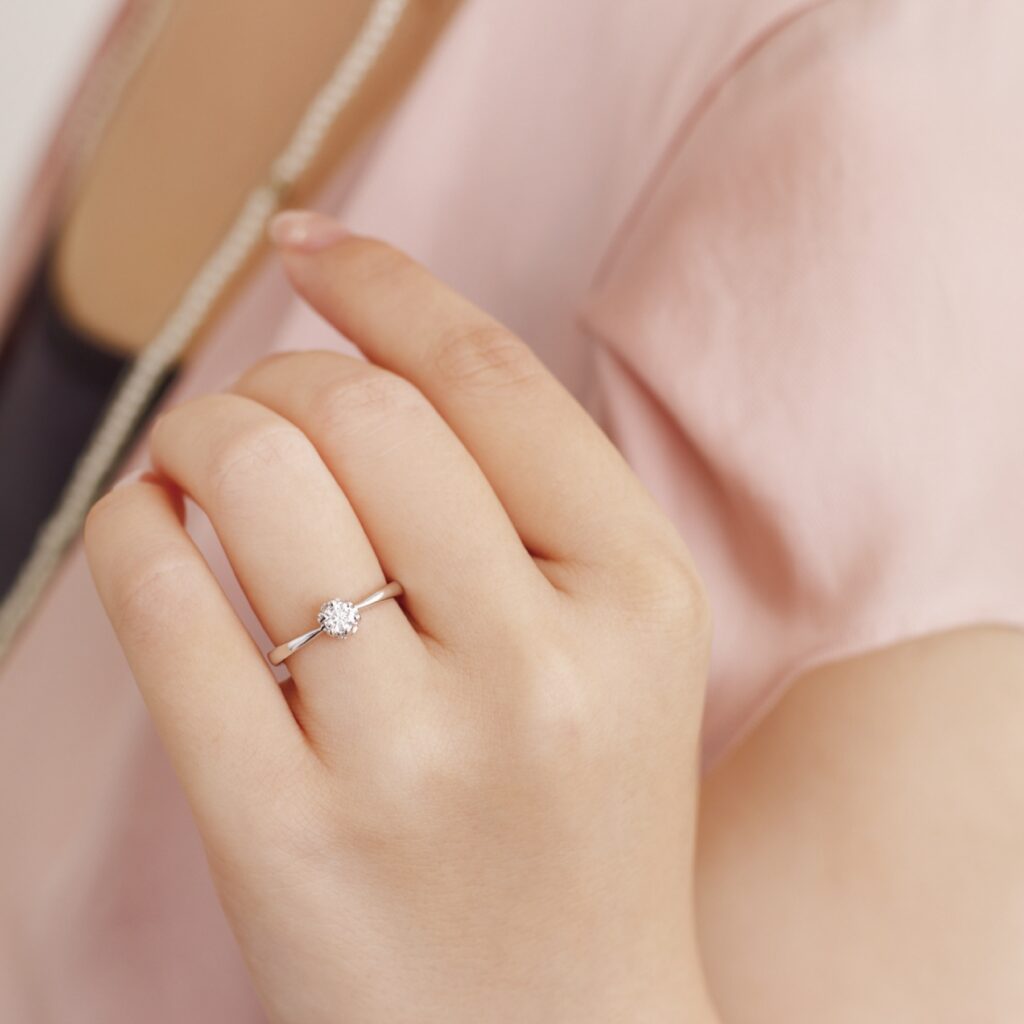 ハートの爪の婚約指輪試着