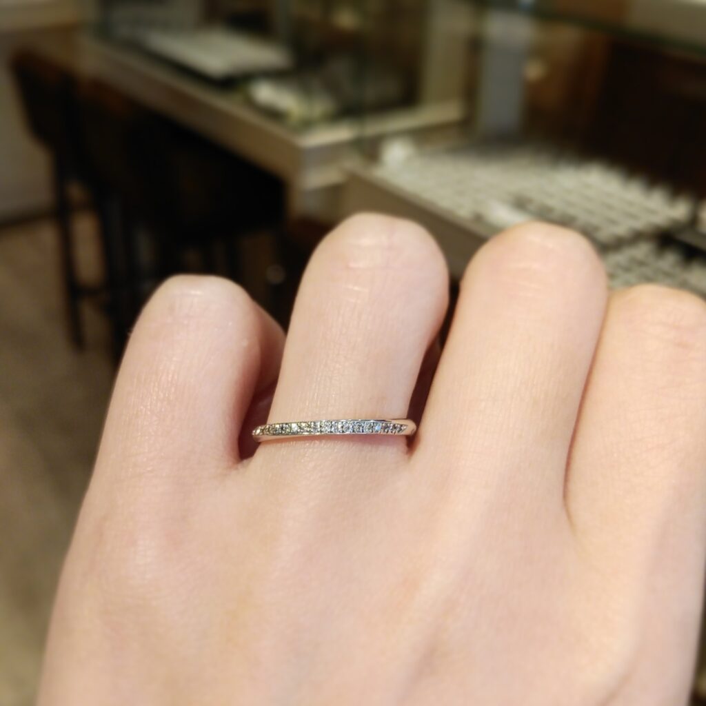 イエローゴールドの結婚指輪試着