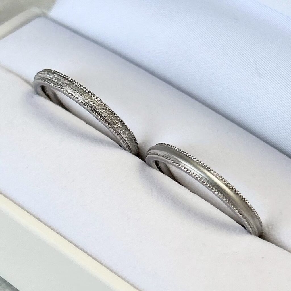 ホーニングとスターダスト加工の結婚指輪