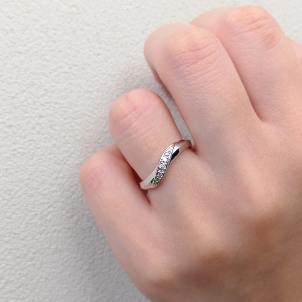 ハートモチーフの結婚指輪試着