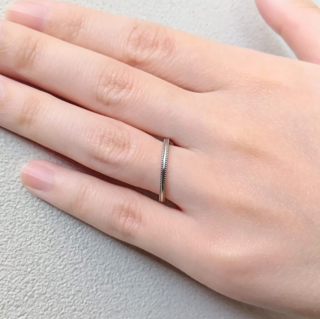 ミル打ちの結婚指輪試着