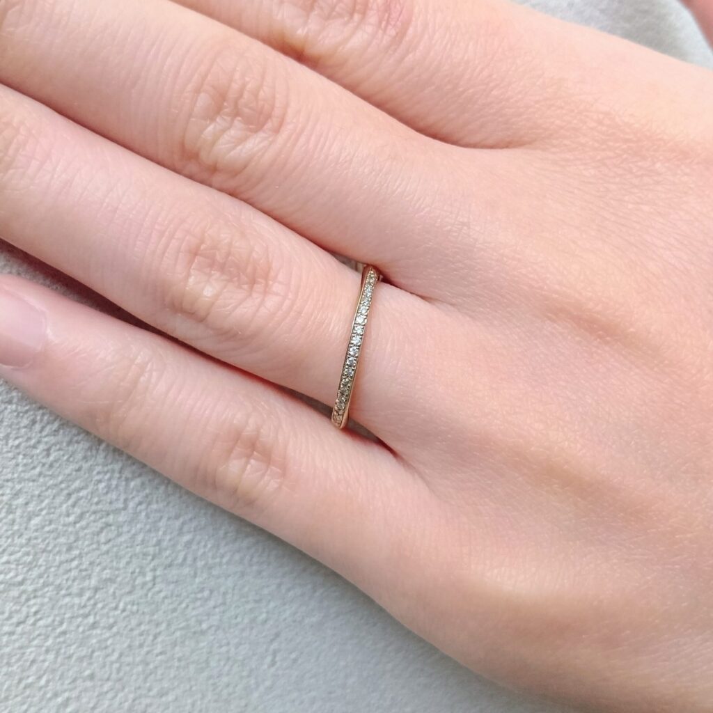 イエローゴールドの結婚指輪試着