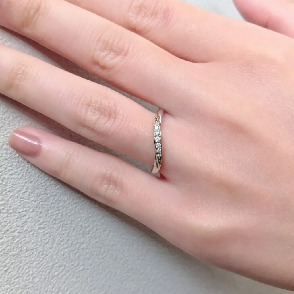 イエローゴールドの結婚指輪試着