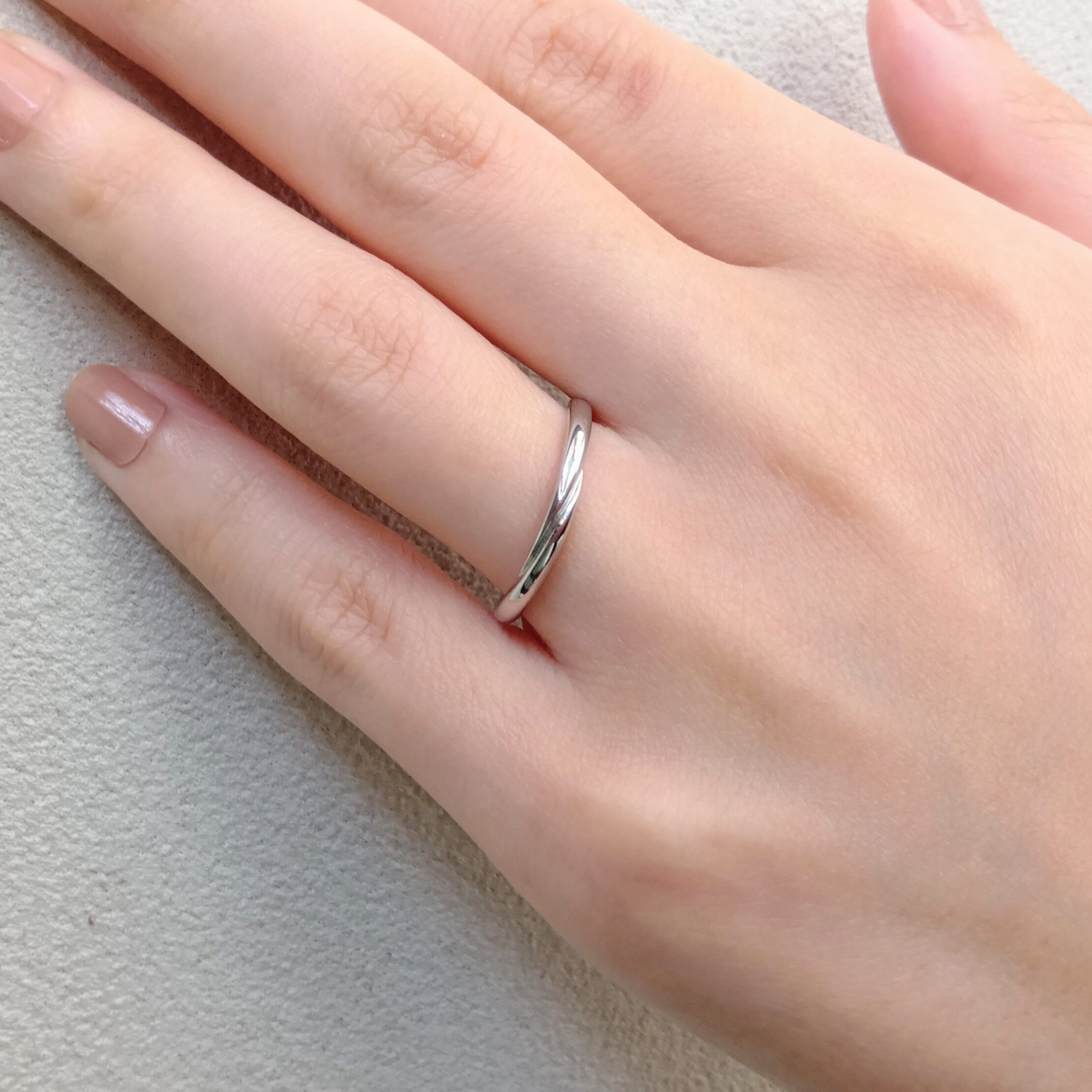 U字の結婚指輪試着