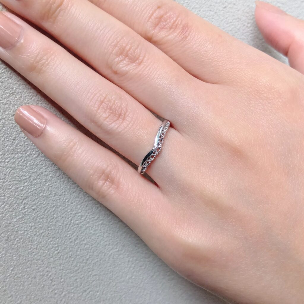 レースの結婚指輪試着