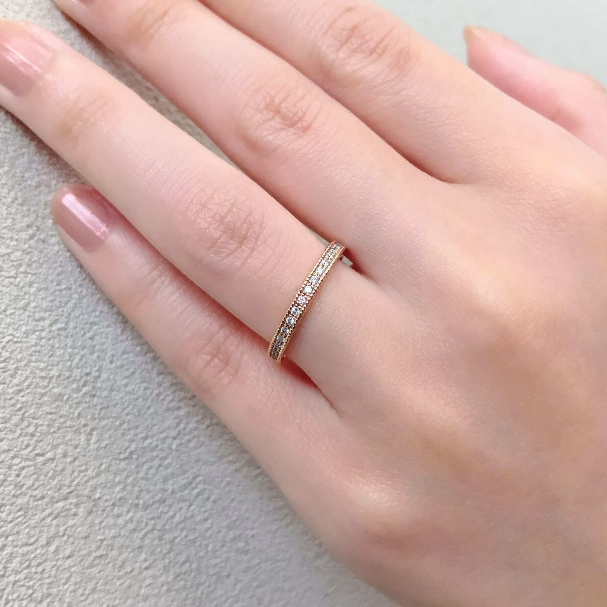 ピンクゴールドの結婚指輪試着