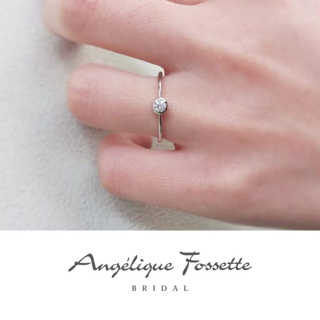 婚約指輪『ミラクル』を着けた手元