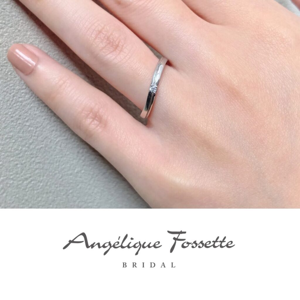 結婚指輪『アルメルス』を着けた手元