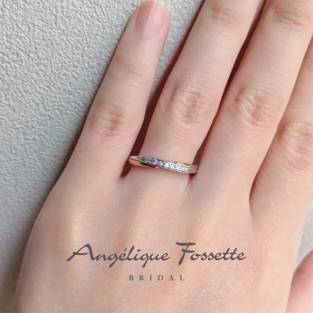 結婚指輪『クレィア』を着けた手元