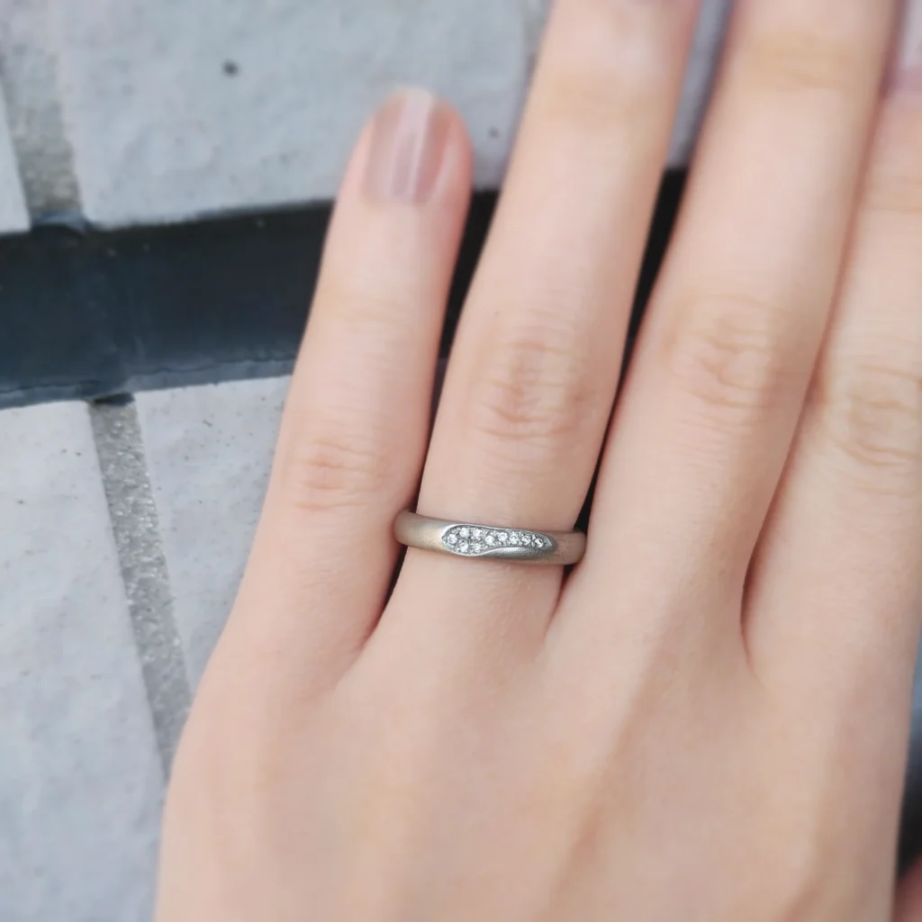 ハートモチーフの結婚指輪試着