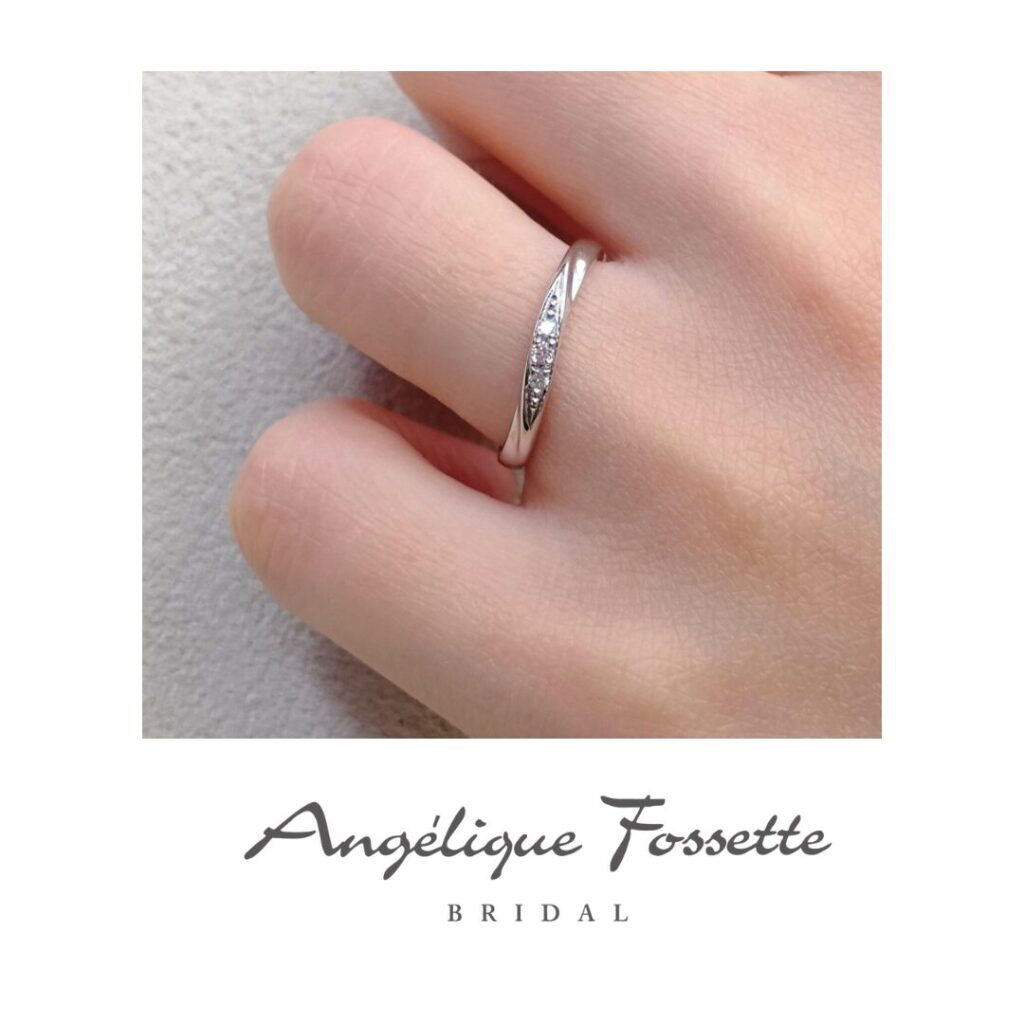 結婚指輪『シェリー』を着けた手元