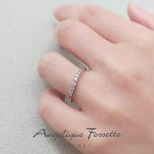 婚約指輪・ユニテを着けた手元