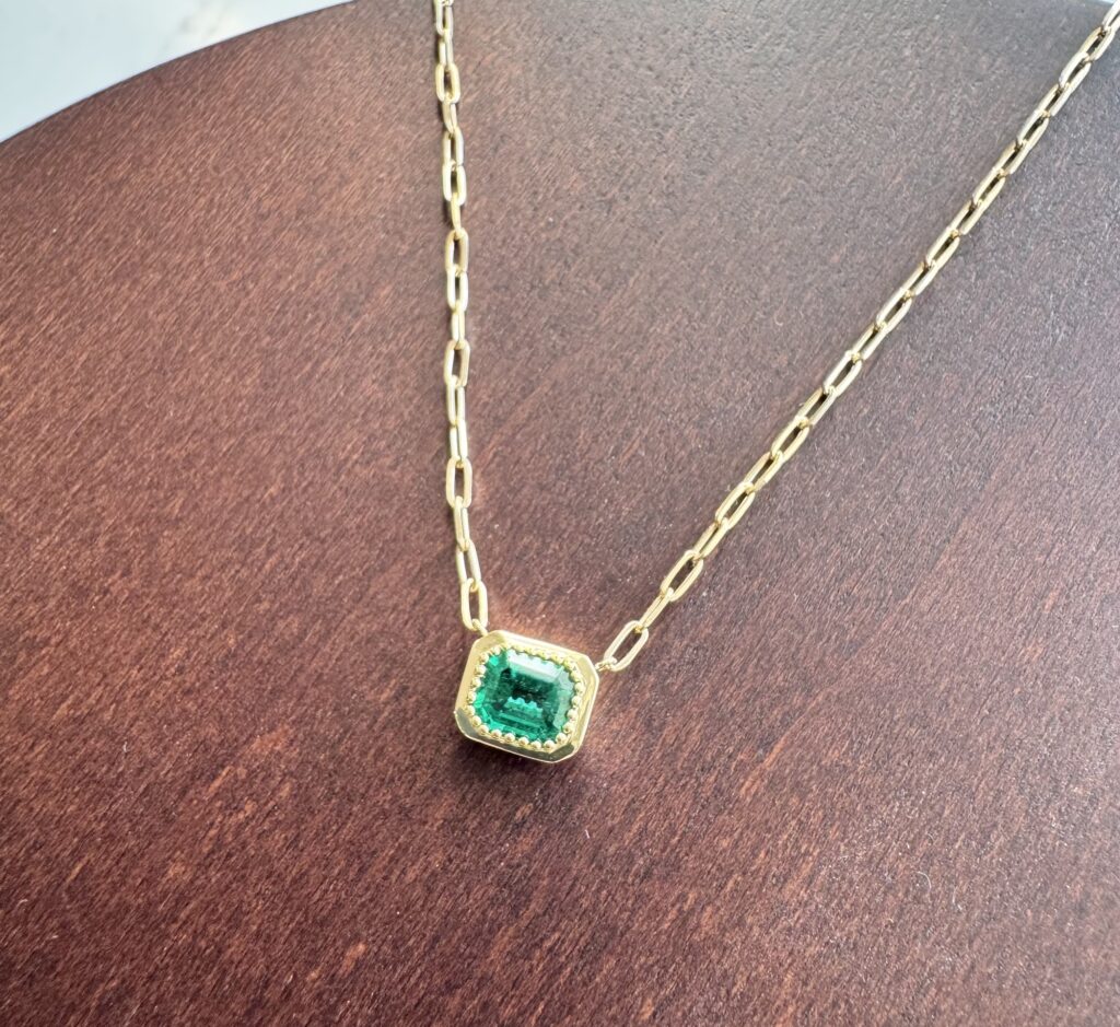 エメラルドのネックレス