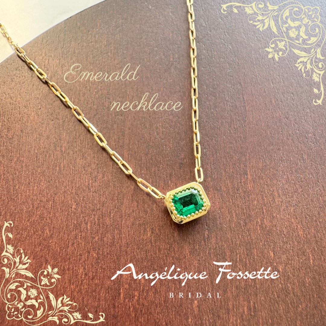 エメラルドネックレス