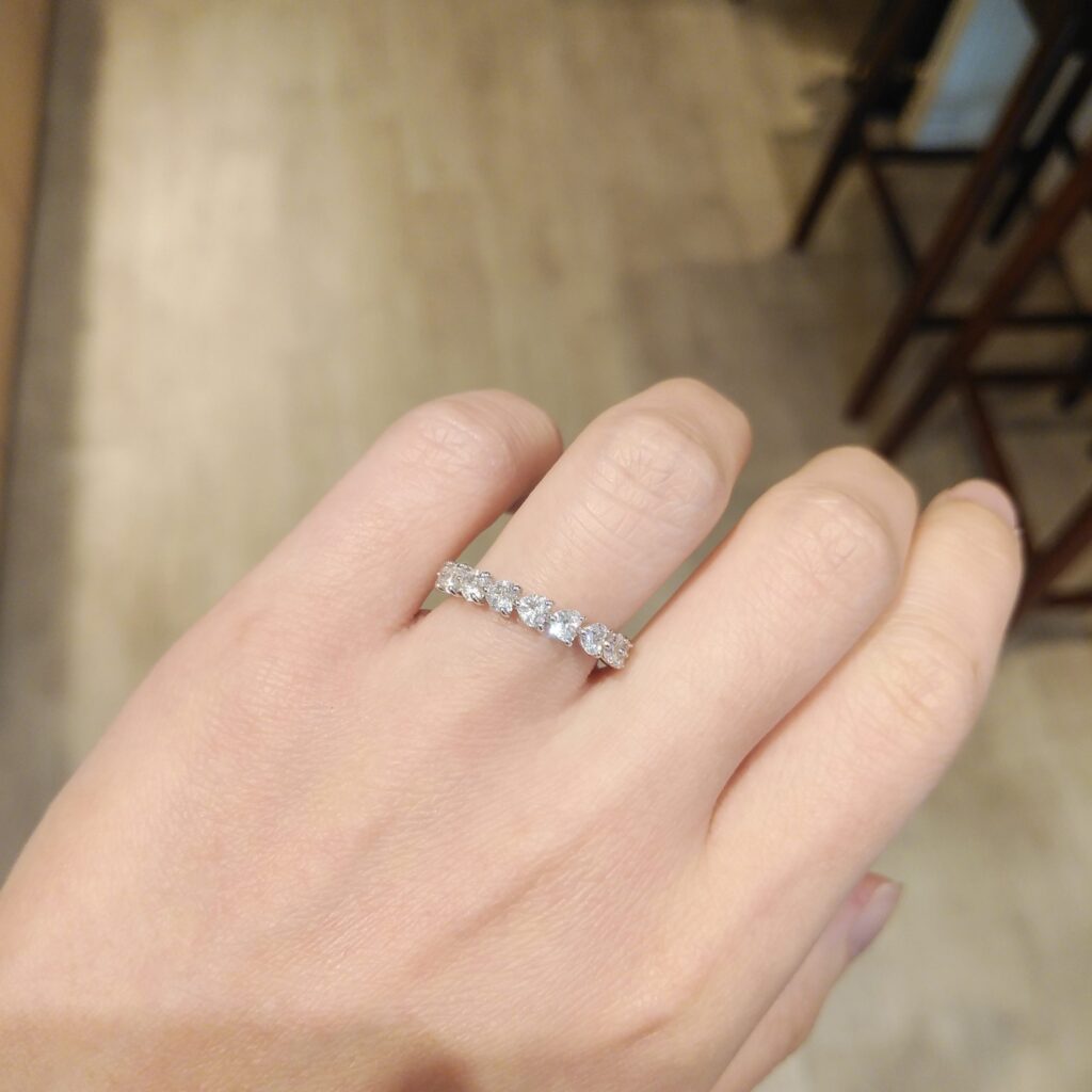 ハートのエタニティリング試着