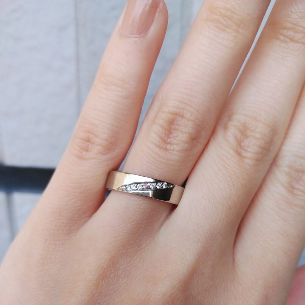 豪華な結婚指輪試着