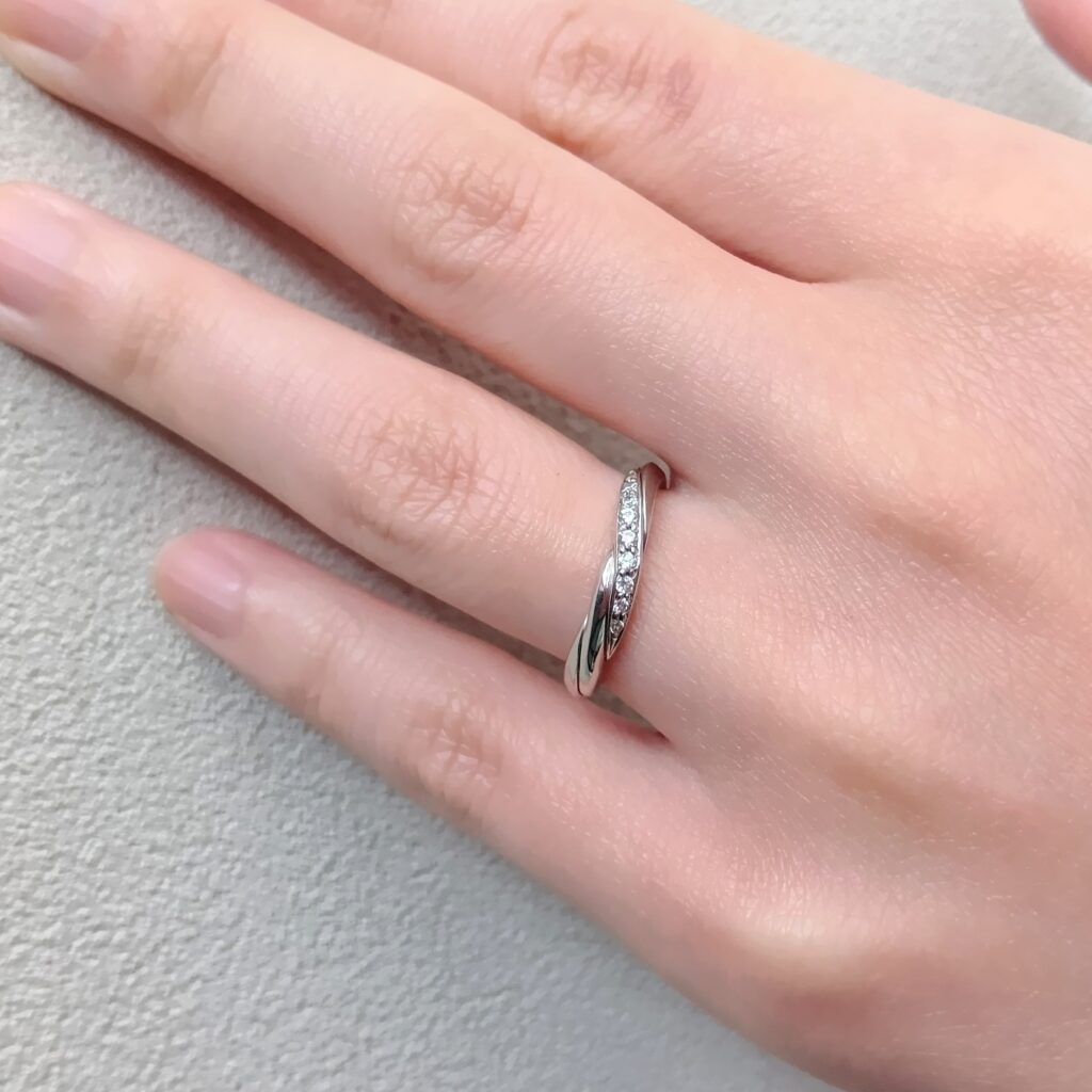 豪華な結婚指輪試着