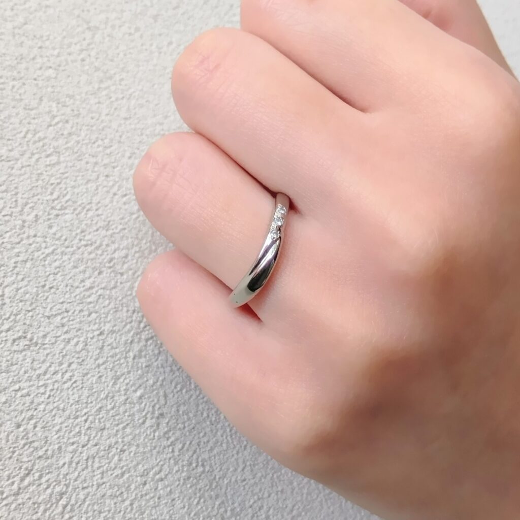 海モチーフの結婚指輪試着