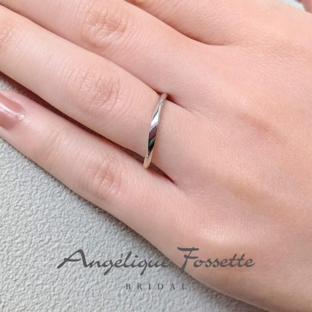 結婚指輪ベガを着けた手元
