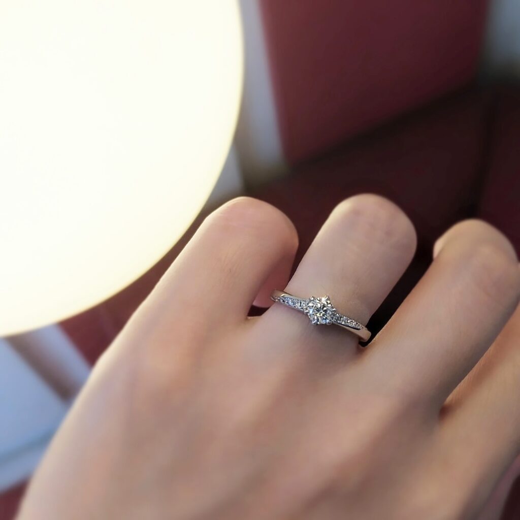 トレンドの婚約指輪試着