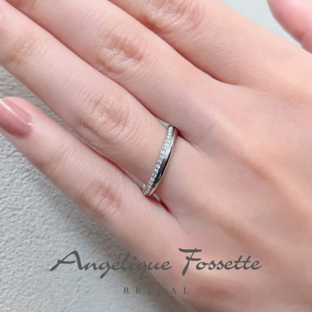 結婚指輪『ベネディクション』を着けた手元