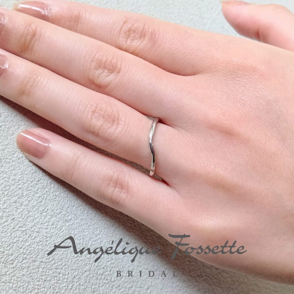 星イメージの結婚指輪試着