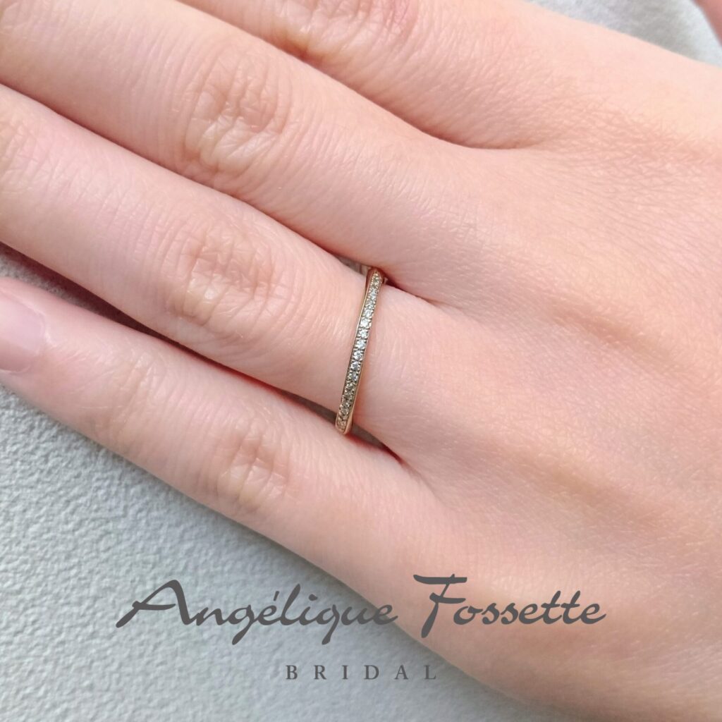 星イメージの結婚指輪試着