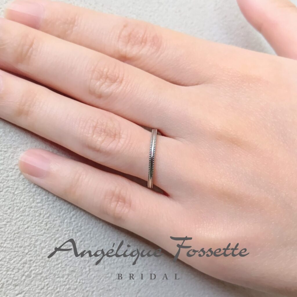 結婚指輪『ルル』を着けた手元