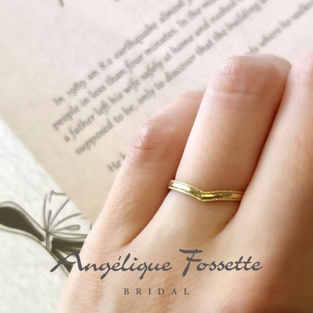 結婚指輪『ハニエル』を着けた手元