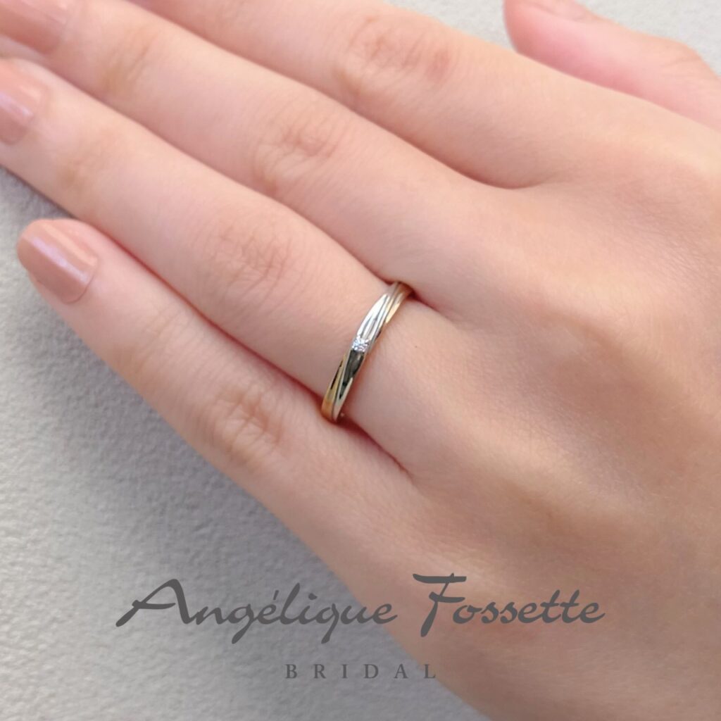 結婚指輪『ポラリス』を着けた手元