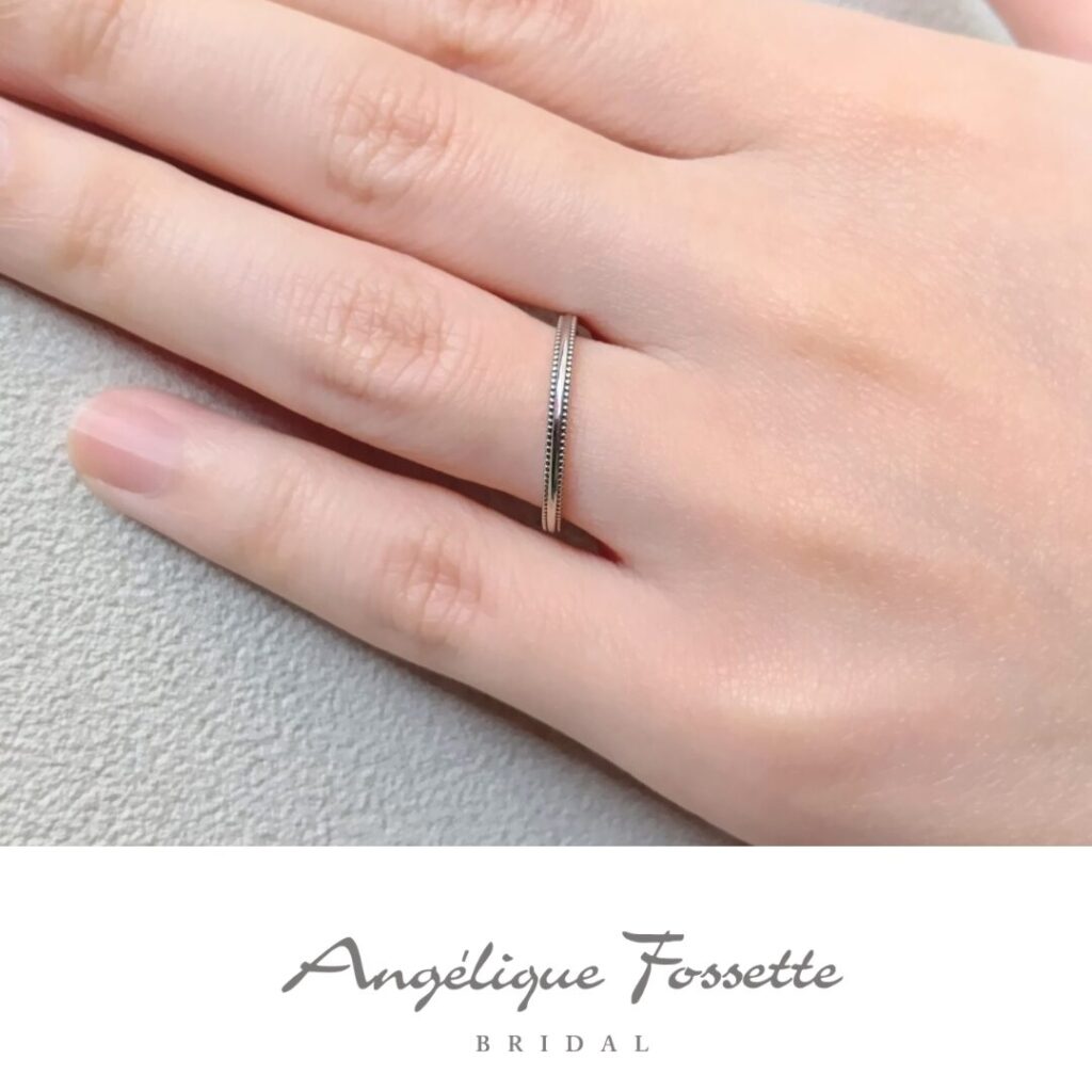 結婚指輪『ルル』を着けた手元