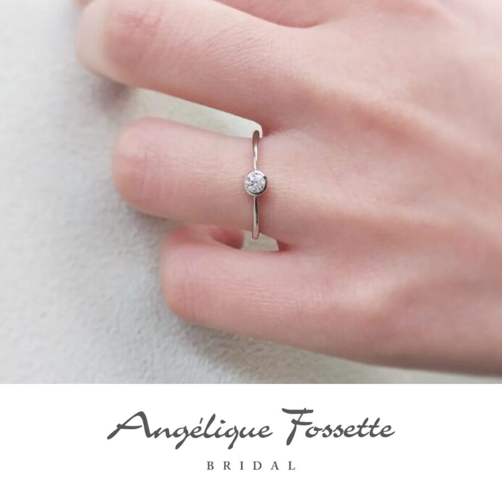 婚約指輪『ミラクル』を着けた手元