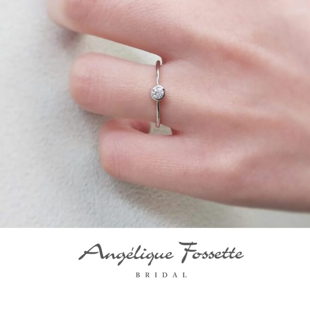 婚約指輪『ミラクル』を着けた手元