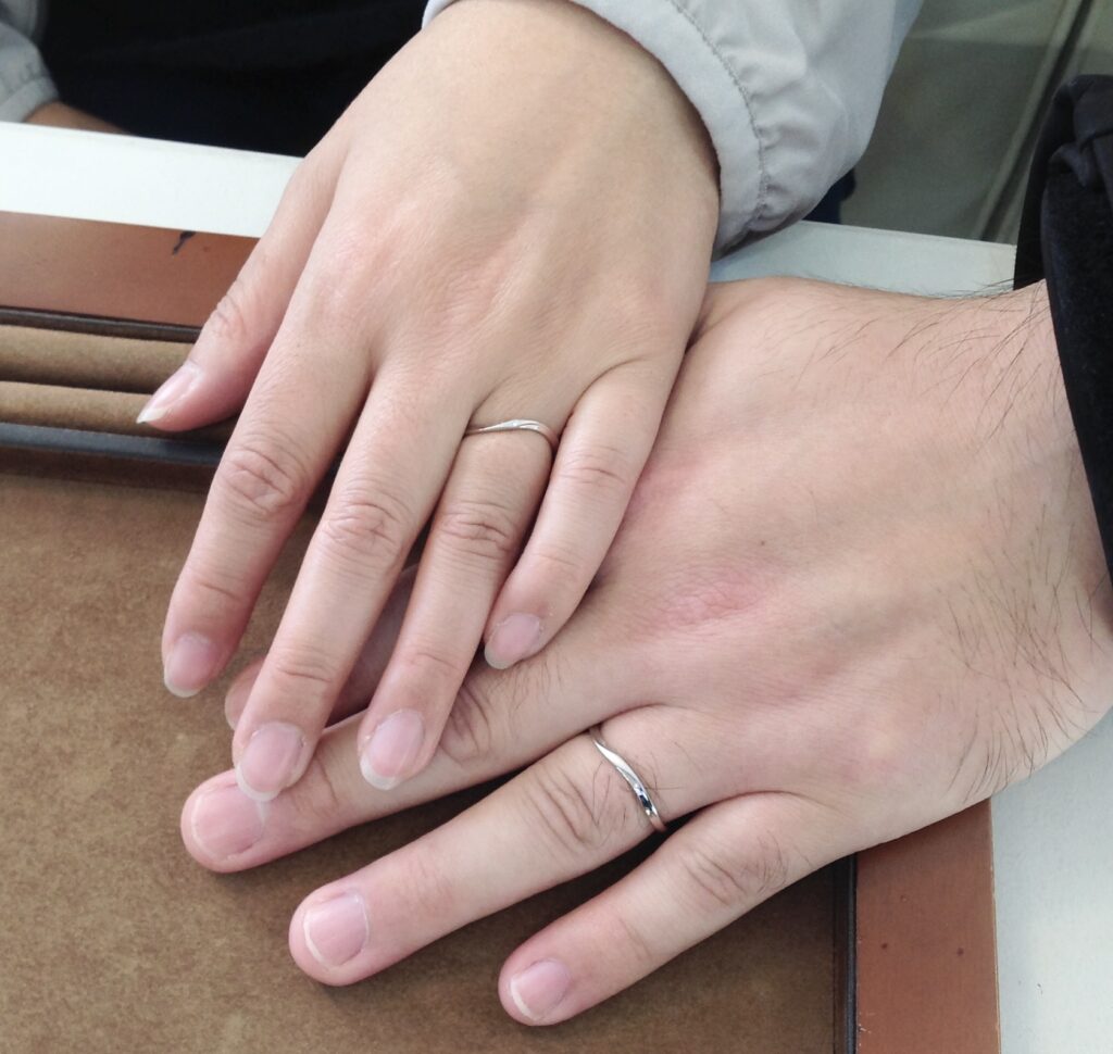 指輪を着けたお手元のお写真