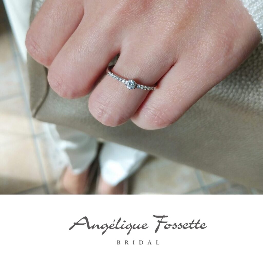 カジュアルエンゲージ『サンティイエ』を着けた手元