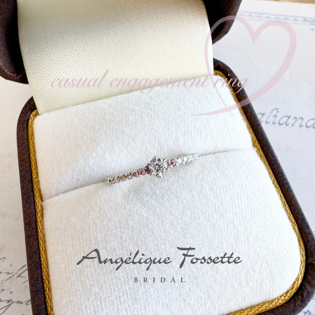 ケースに入ったアレンジ婚約指輪